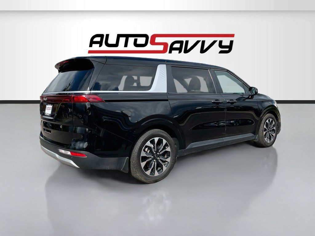 Used 2024 Kia Carnival EX FWD image 7