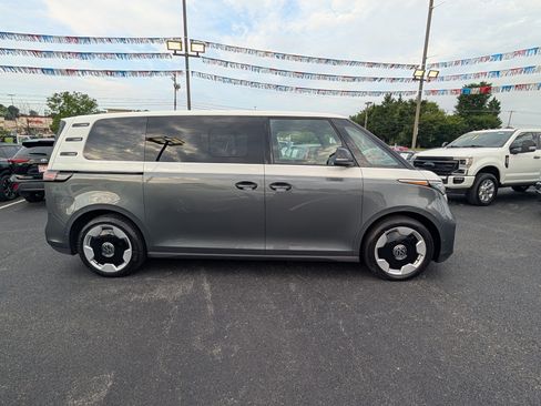 Used 2025 Volkswagen ID. Buzz Pro S Plus w/ Cupholders Package AWD/4WD image 2