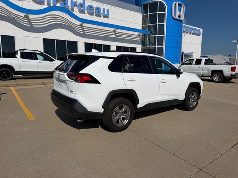 Used 2025 Toyota RAV4 XLE AWD/4WD image 2