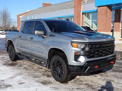 Used 2024 Chevrolet Silverado 1500 Custom Trail Boss w/ LPO, Dark Essentials Package image 4