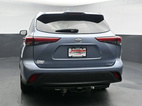 Used 2020 Toyota Highlander XLE FWD image 7