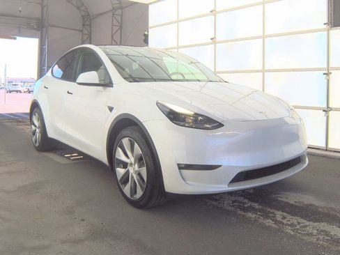 Used 2023 Tesla Model Y Long Range AWD/4WD image 2