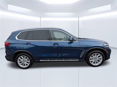 Used 2022 BMW X5 xDrive40i w/ Premium Package image 3