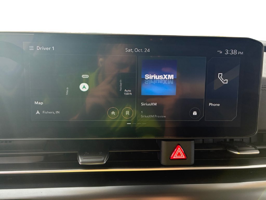 Used 2025 Kia Carnival FWD image 13