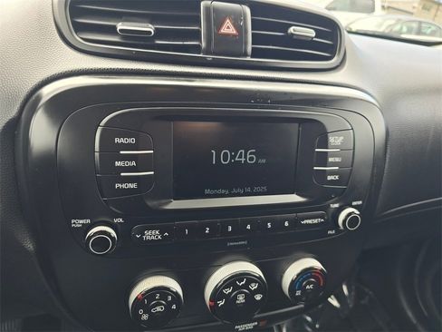 Used 2018 Kia Soul image 27