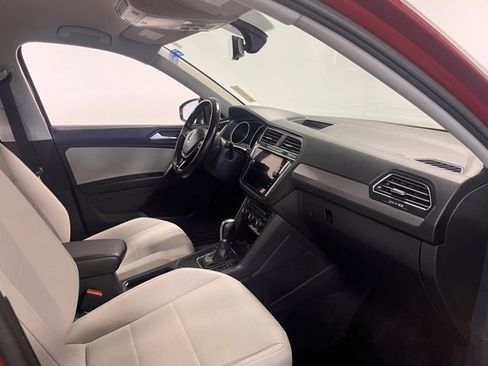 Used 2019 Volkswagen Tiguan SE image 11