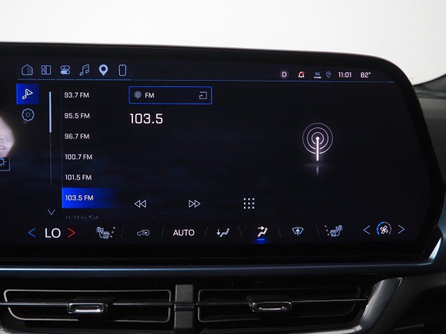 Used 2024 Chevrolet Equinox EV FWD LT w/ 2LT w/ LPO, Blackout Package image 32