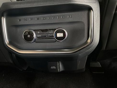 New 2025 Ford Expedition Active image 30