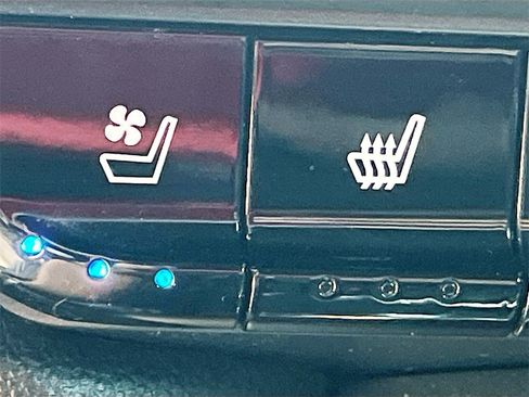 Used 2019 Chevrolet Blazer Premier image 21