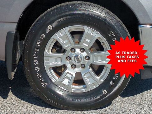 Used 2018 Nissan Titan SV image 11