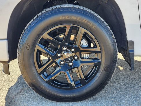 Used 2024 Chevrolet Silverado 1500 Custom image 11