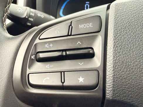 Used 2023 Hyundai Venue Limited image 19