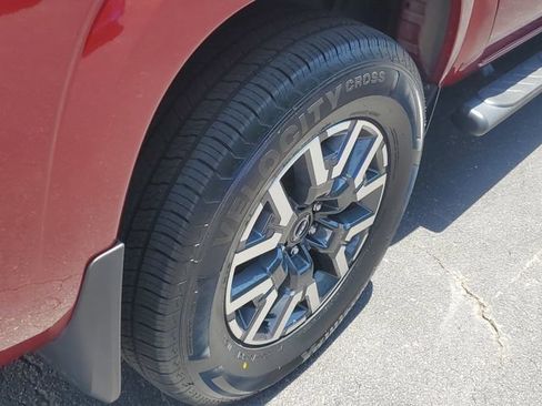 Used 2022 Nissan Frontier SV AWD/4WD image 5