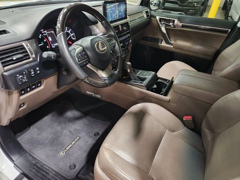Used 2023 Lexus GX 460 Luxury w/ Accessory Package AWD/4WD image 27