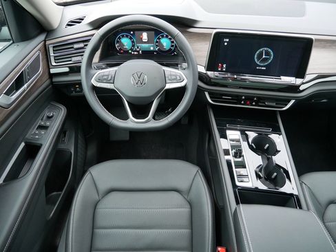 New 2026 Volkswagen Atlas SEL image 9