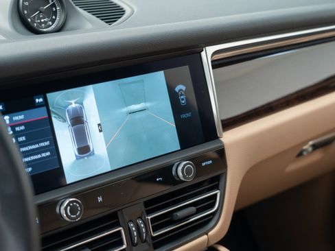 Certified 2025 Porsche Macan image 25