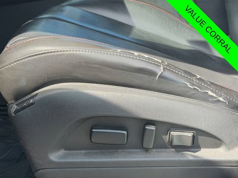 Used 2017 Chevrolet Equinox Premier w/ Enhanced Convenience Package AWD/4WD image 20