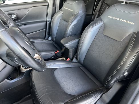 Used 2017 Jeep Renegade Trailhawk image 13