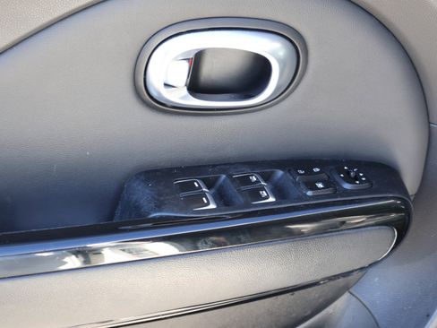 Used 2018 Kia Soul ! image 24