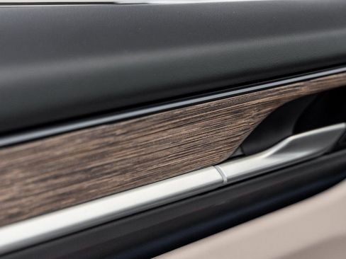 Certified 2025 Porsche Macan 4S Electric image 21