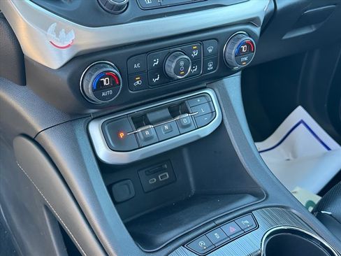 Used 2023 GMC Acadia SLT image 24