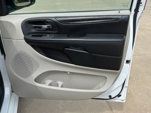 Used 2019 Dodge Grand Caravan SE w/ UConnect Hands-Free Group FWD image 19