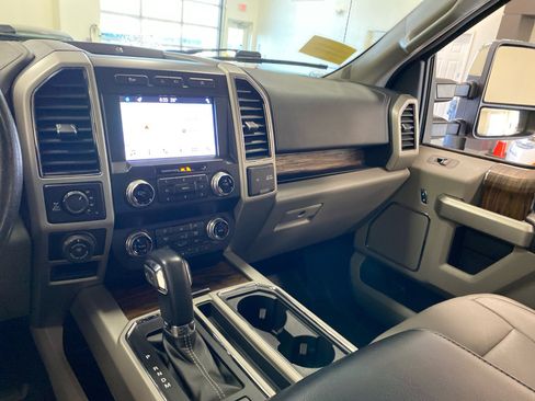 Used 2019 Ford F150 Lariat w/ Equipment Group 502A Luxury image 12