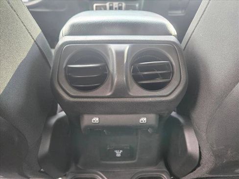 Used 2021 Jeep Wrangler Unlimited Rubicon AWD/4WD image 17