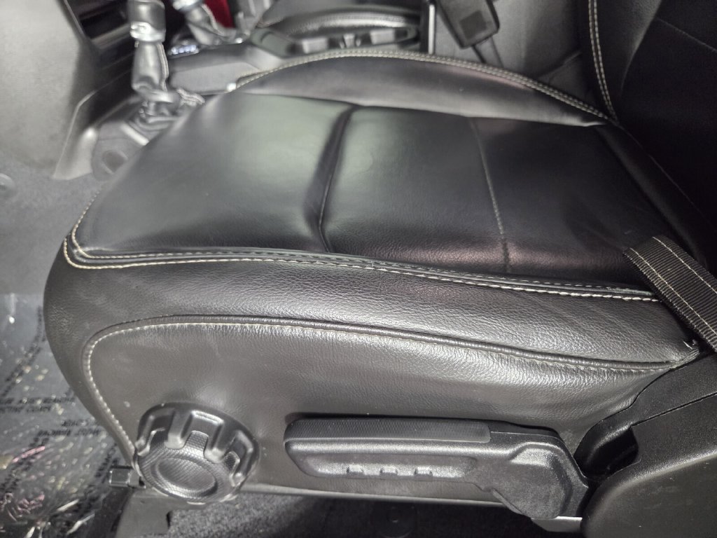 Used 2021 Jeep Wrangler Unlimited Sahara AWD/4WD image 32