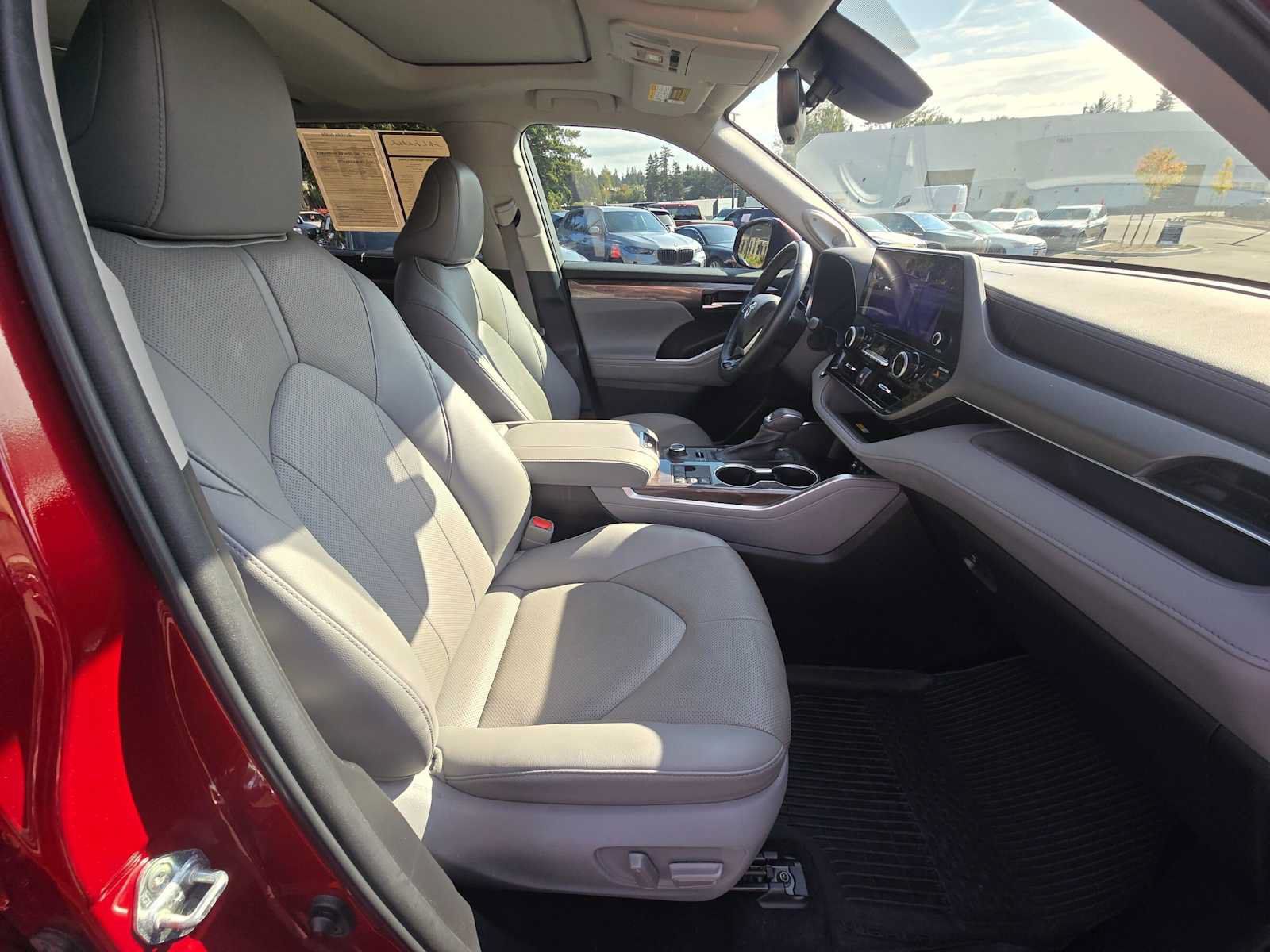 Used 2023 Toyota Highlander Limited AWD/4WD image 11