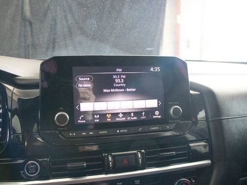 Used 2022 Nissan Pathfinder SV image 33