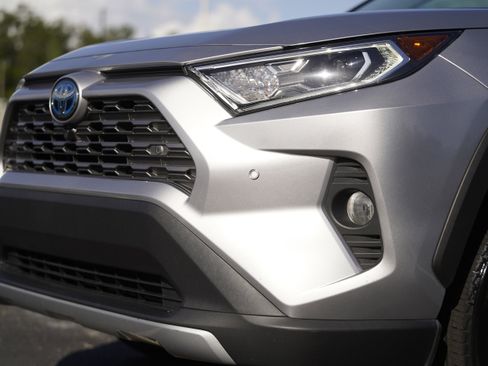 Used 2021 Toyota RAV4 Limited image 37