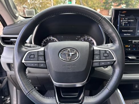 Used 2022 Toyota Highlander Platinum image 16