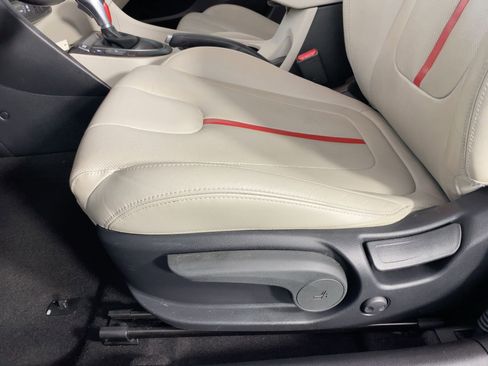 Used 2020 Hyundai Veloster Turbo Ultimate image 11