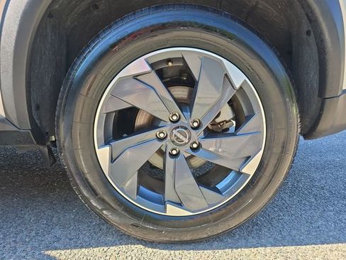 Used 2025 Nissan Rogue SV FWD image 37