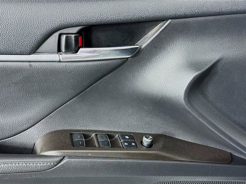 Used 2022 Toyota Camry XLE image 21