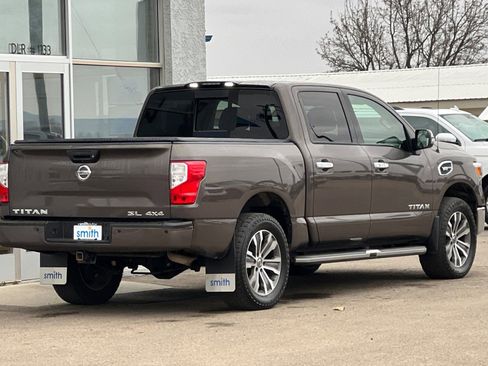 Used 2017 Nissan Titan SL AWD/4WD image 4