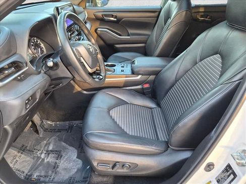 Used 2023 Toyota Highlander XSE FWD image 15