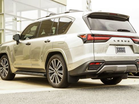 Used 2025 Lexus LX 700h Luxury w/ Appearance Package AWD/4WD image 10