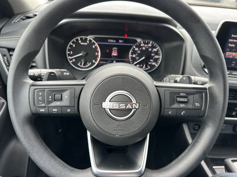Used 2024 Nissan Rogue S AWD/4WD image 22