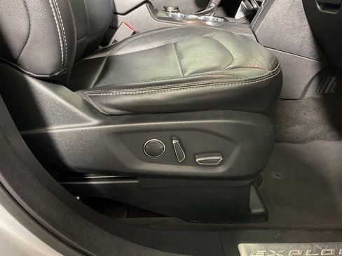 Used 2018 Ford Explorer Limited image 37