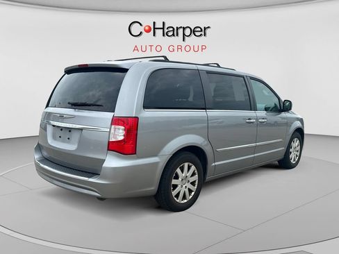 Used 2015 Chrysler Town & Country Touring w/ Driver Convenience Group FWD image 3