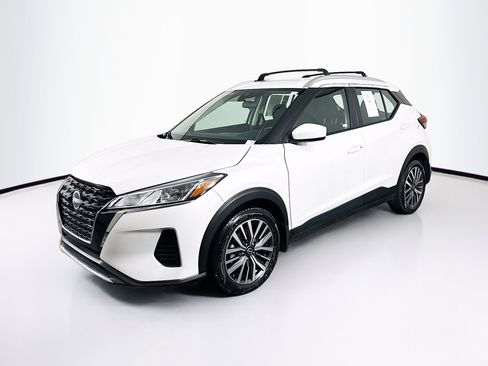 Used 2024 Nissan Kicks SV w/ Exterior Package image 3