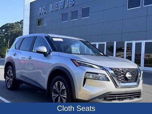 Used 2023 Nissan Rogue SV FWD image 2