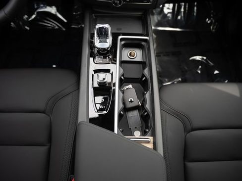 New 2026 Volvo XC60 B5 Plus w/ Protection Package Premier image 27