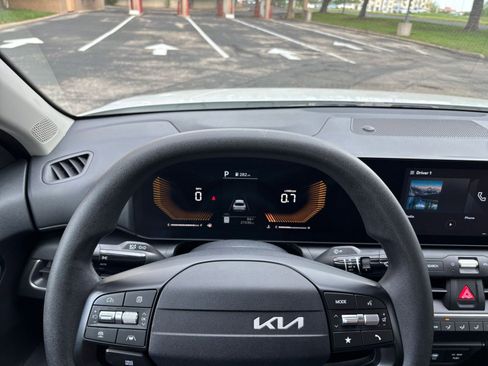 Used 2025 Kia K4 FWD image 30
