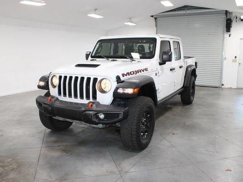 Used 2023 Jeep Gladiator Mojave AWD/4WD image 4
