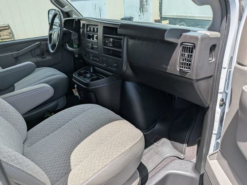 Used 2025 GMC Savana 3500 LT w/ LT Preferred Equipment Group RWD image 13