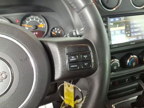 Used 2014 Jeep Patriot Latitude FWD image 17