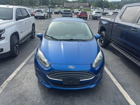 Used 2019 Ford Fiesta SE FWD image 2